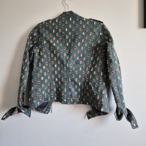 Stylish Blue Jacket with Patterned Design - Picture 6 of 7